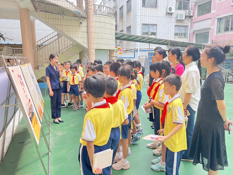 0922送展进黄花小学.jpeg