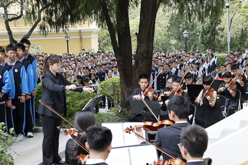 来自广东仲元中学的乐队奏响校歌，向邓仲元先生致敬.JPG